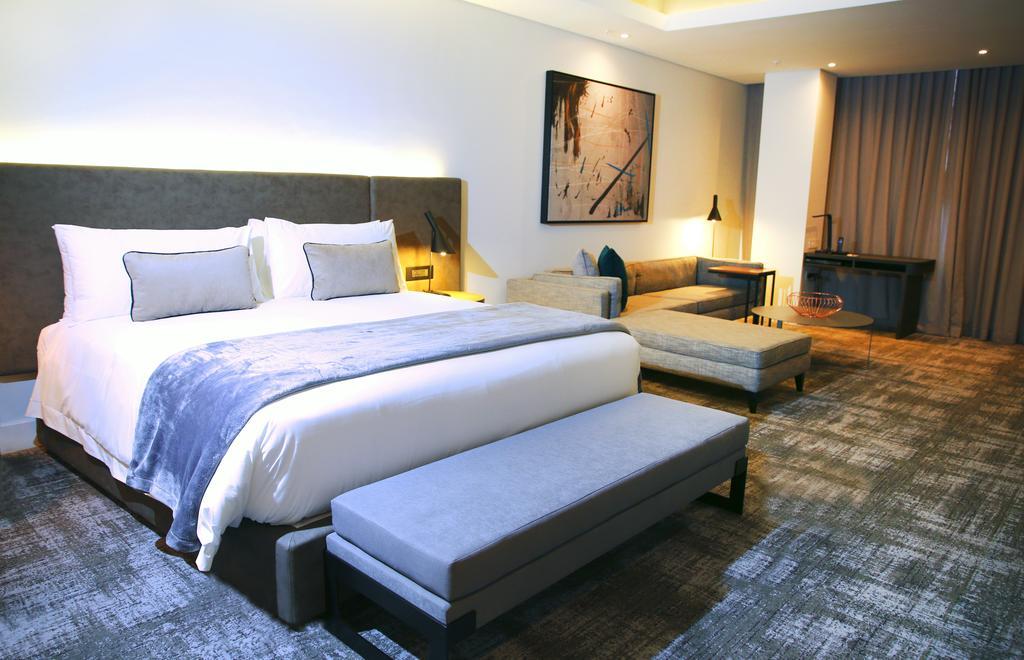 The Capital Mirage Aparthotel Cape Town Room photo